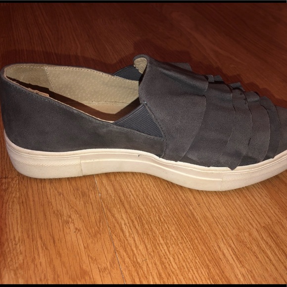 ANTHROPOLOGIE Seychelles Suede Quake Ruffle Grey Taupe Sneakers 6.5 - Picture 3 of 6